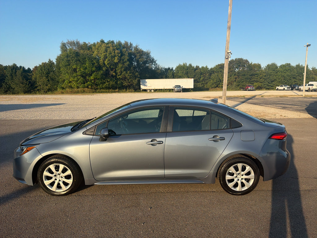 Used 2022 Toyota Corolla LE w/ Carpet Mat Package (TMS) FWD image 5