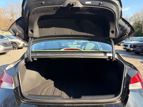 Used 2025 Hyundai Elantra SEL image 30