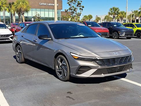 New 2025 Hyundai Elantra SEL image 2