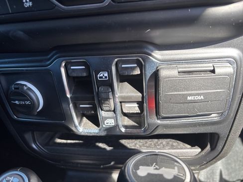 Used 2021 Jeep Wrangler Unlimited Sahara w/ Cold Weather Group image 33