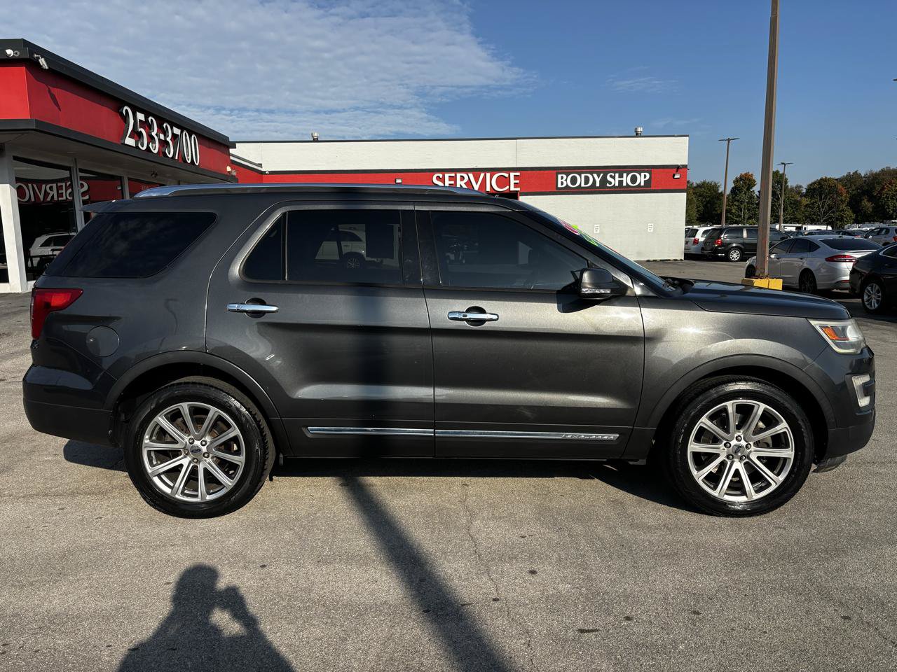 Used 2017 Ford Explorer Limited AWD/4WD image 2