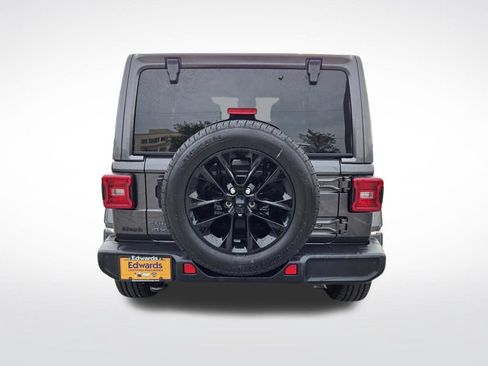 Used 2025 Jeep Wrangler Unlimited Sahara AWD/4WD image 4