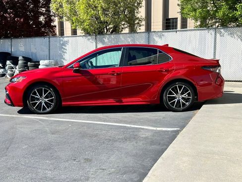 Used 2023 Toyota Camry SE w/ Cold Weather Package image 4