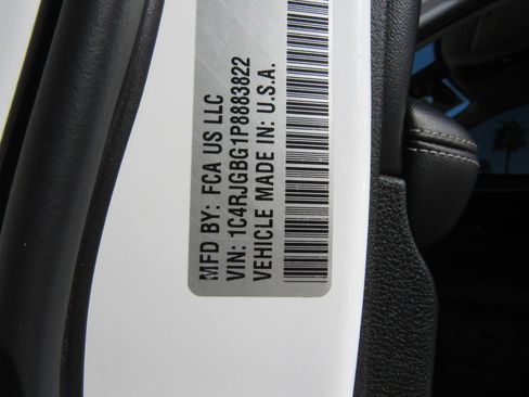 Used 2023 Jeep Grand Cherokee Limited image 30