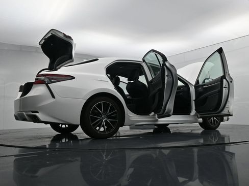 Used 2024 Toyota Camry SE FWD image 29
