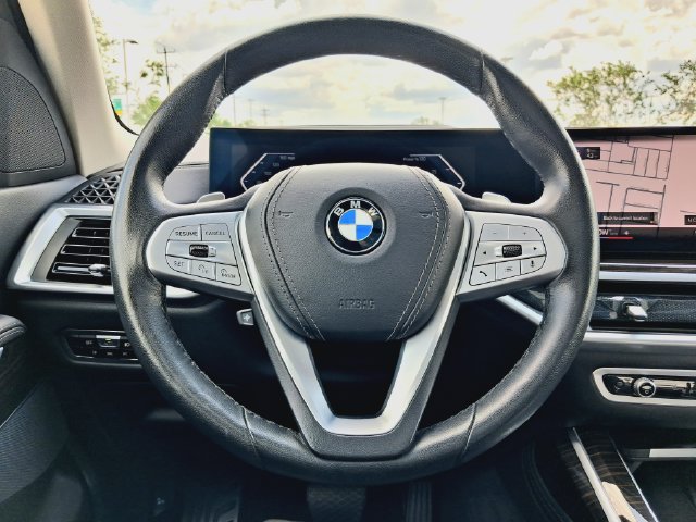 Used 2023 BMW X7 xDrive40i w/ Parking Assistance Package AWD/4WD image 14