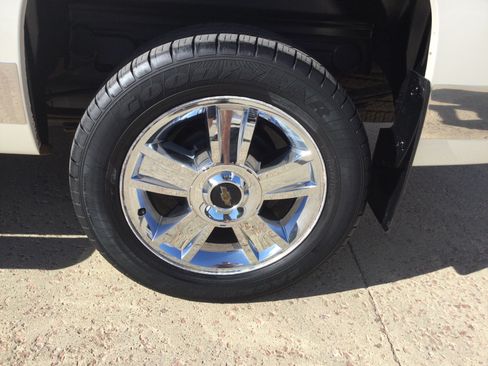 Used 2013 Chevrolet Silverado 1500 LTZ w/ LTZ White Diamond Edition AWD/4WD image 5