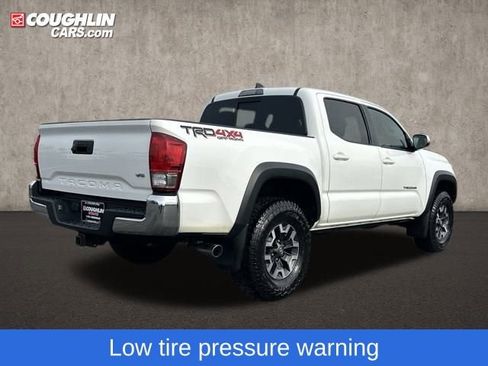 Used 2017 Toyota Tacoma TRD Off-Road image 8