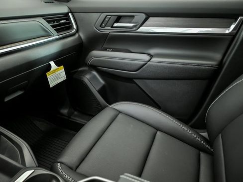 New 2026 GMC Terrain Denali w/ LPO, Black Badging Package image 17