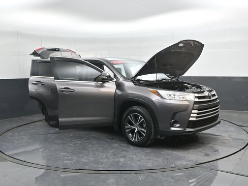 Used 2019 Toyota Highlander LE image 50