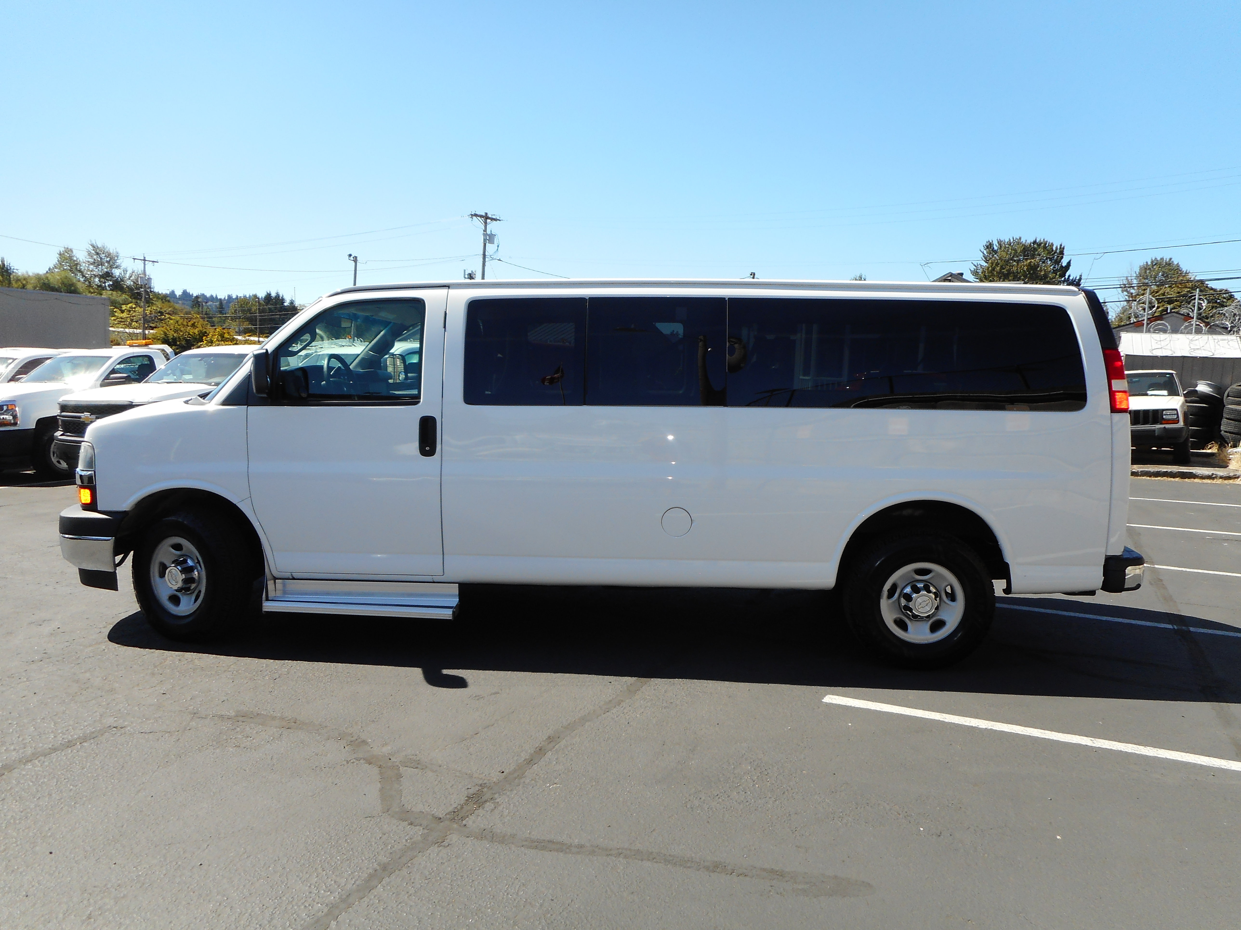 Used 2017 Chevrolet Express 3500 LT w/ LT Preferred Equipment Group RWD image 6