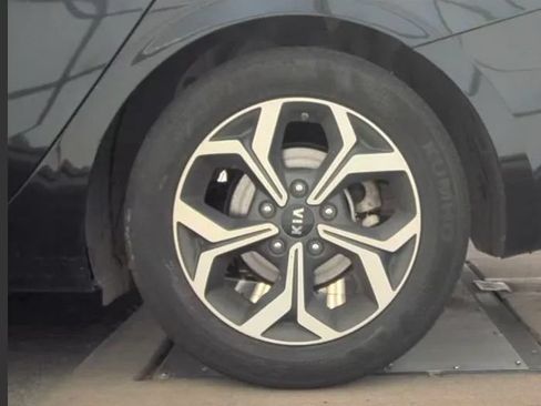 Used 2020 Kia Forte LXS FWD image 10