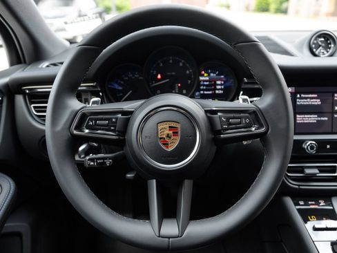 Certified 2026 Porsche Macan AWD/4WD image 13