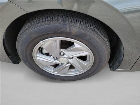 Used 2026 Hyundai Elantra SE FWD image 9