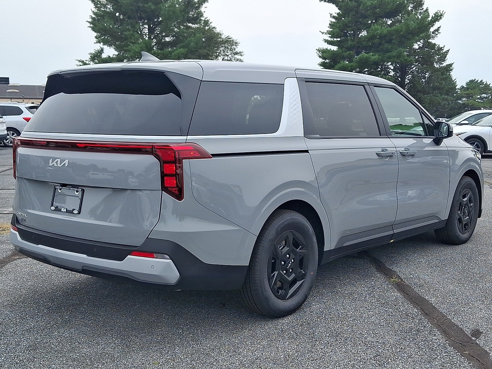 New 2027 Kia Carnival LX FWD image 3