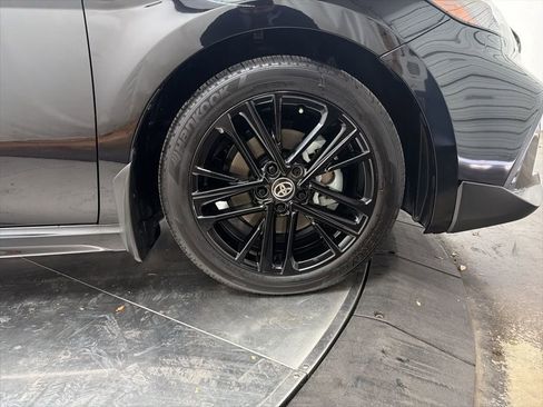 Used 2025 Toyota Camry SE image 7