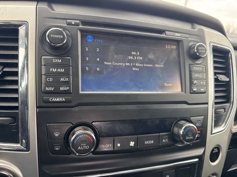 Used 2018 Nissan Titan SV w/ SV Convenience Package RWD image 14