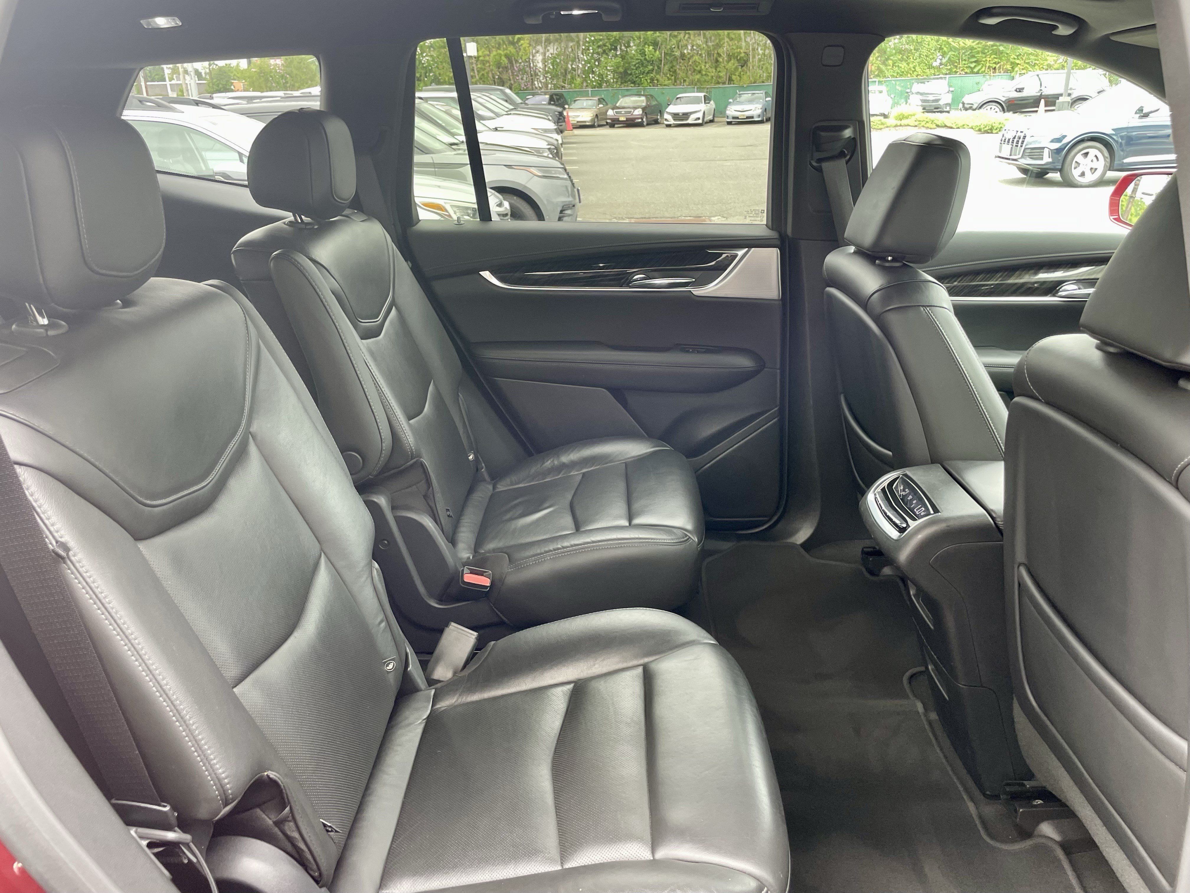 Used 2020 Cadillac XT6 Premium Luxury AWD/4WD image 31