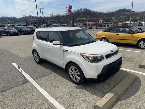 Used 2015 Kia Soul + image 2