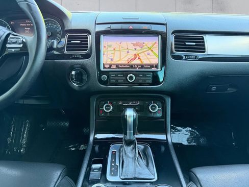 Used 2012 Volkswagen Touareg TDI image 13