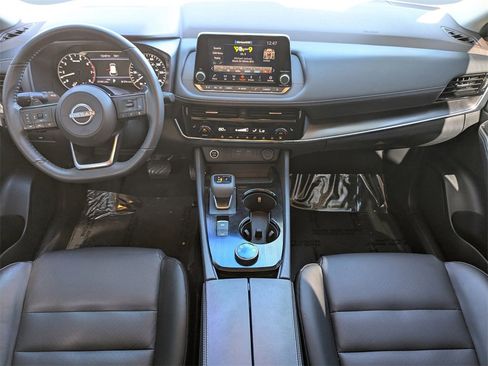 Used 2022 Nissan Rogue SV w/ SV Premium Package image 16