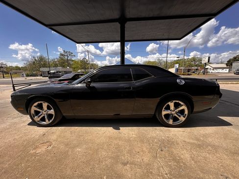Used 2012 Dodge Challenger SXT image 5