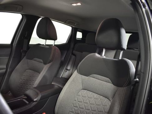 Certified 2025 Nissan Kicks SV AWD/4WD image 10