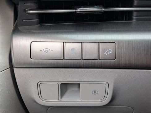 Used 2025 Hyundai Kona SEL FWD image 19