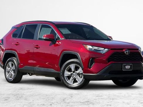 Used 2025 Toyota RAV4 XLE AWD/4WD image 1