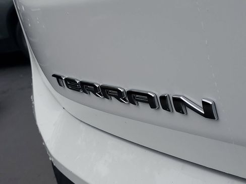Used 2024 GMC Terrain SLE FWD image 32