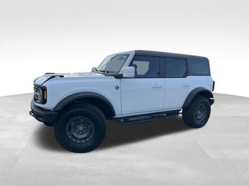 Used 2024 Ford Bronco Outer Banks image 3