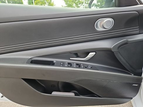Used 2025 Hyundai Elantra Limited FWD image 28