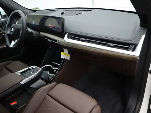 Used 2025 BMW X1 xDrive28i w/ Technology Package image 18