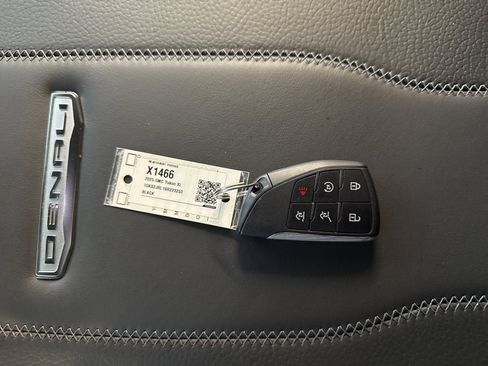 Used 2025 GMC Yukon XL Denali image 29
