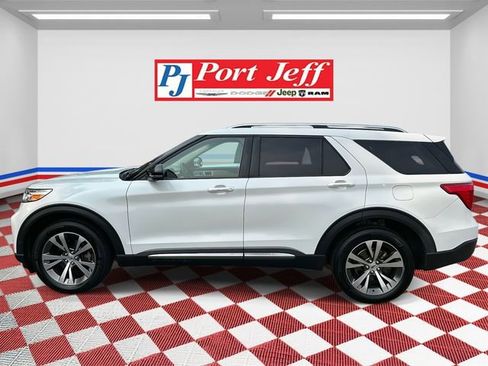 Used 2020 Ford Explorer Platinum image 2