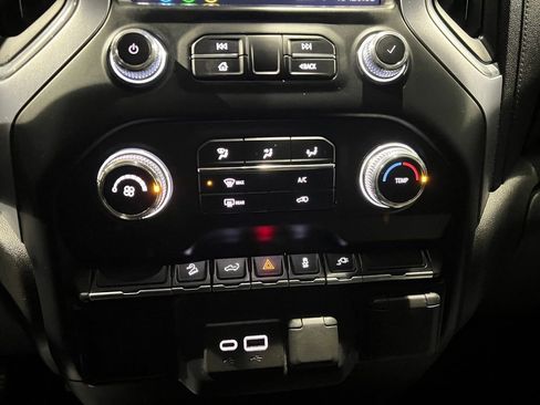 Used 2022 GMC Sierra 1500 SLE w/ X31 Off-Road Package image 32