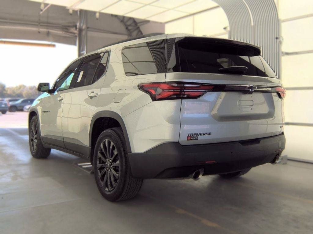 Used 2022 Chevrolet Traverse RS FWD image 5