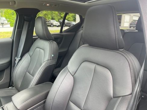 Used 2024 Volvo XC40 B5 Core AWD/4WD image 8
