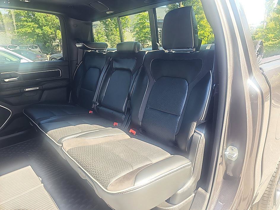 Used 2024 RAM 1500 Laramie AWD/4WD image 31