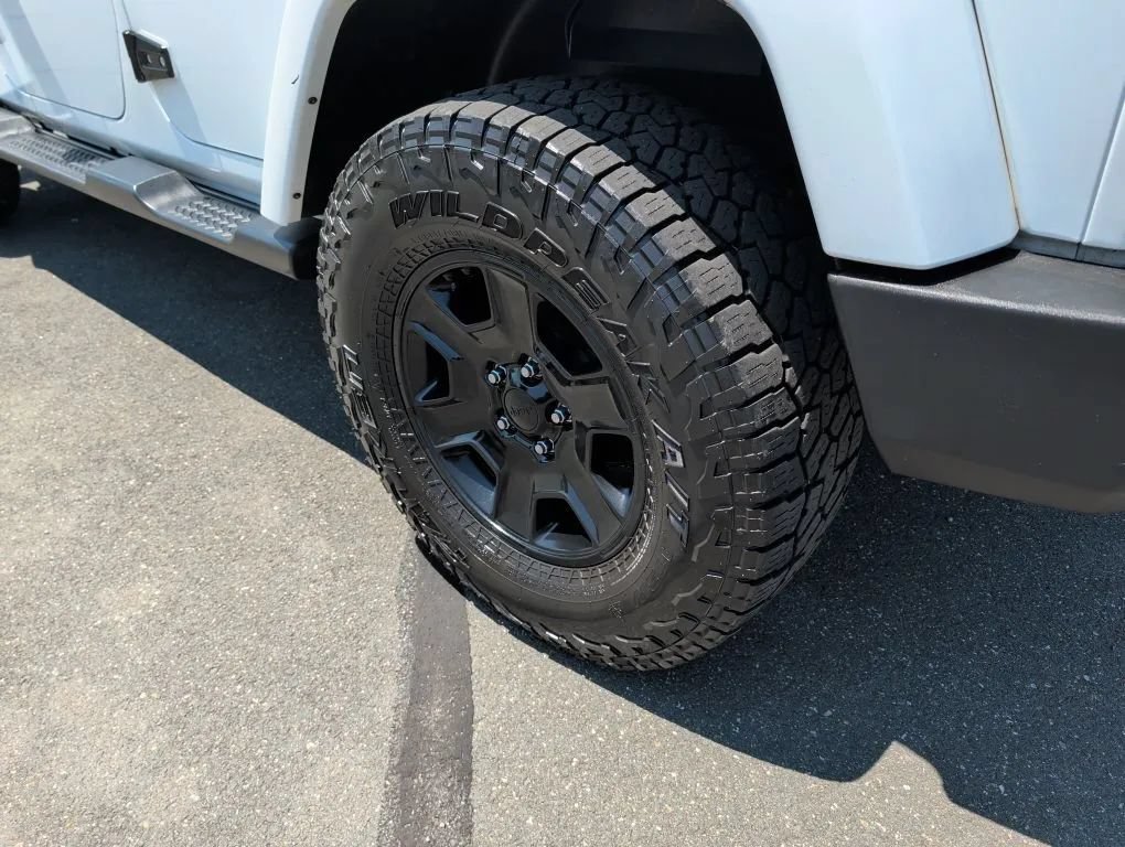 Used 2018 Jeep Wrangler Unlimited Sahara AWD/4WD image 8