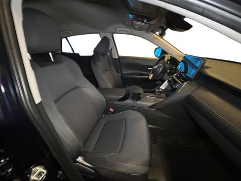 Used 2024 Toyota Venza LE AWD/4WD image 15