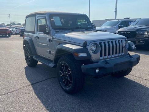 Used 2018 Jeep Wrangler Sport AWD/4WD image 2