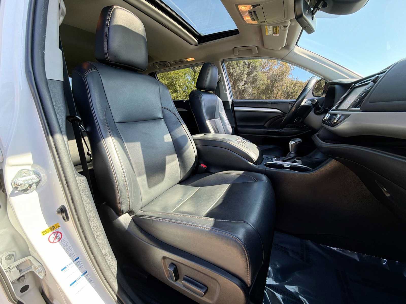 Used 2019 Toyota Highlander XLE AWD/4WD image 19