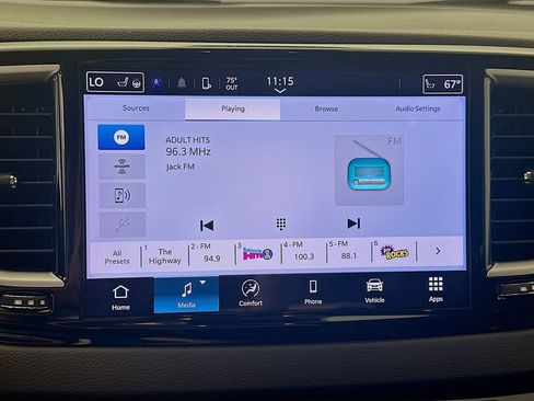 Used 2024 Chrysler Pacifica Touring-L image 14