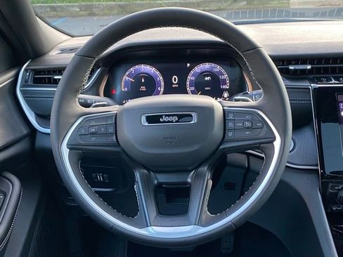 New 2025 Jeep Grand Cherokee Altitude image 22