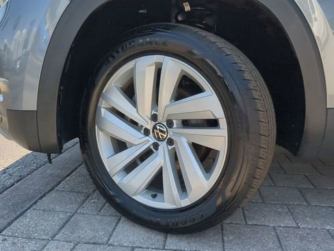 Certified 2023 Volkswagen Atlas Cross Sport SE image 34