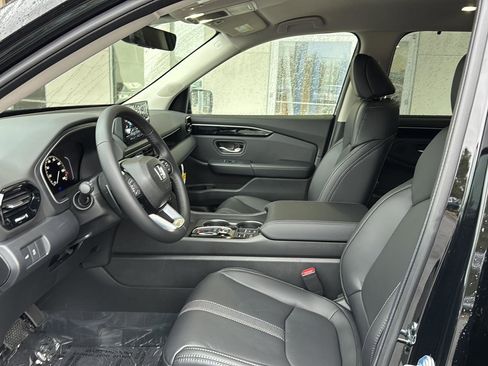 New 2025 Honda Pilot EX-L image 8