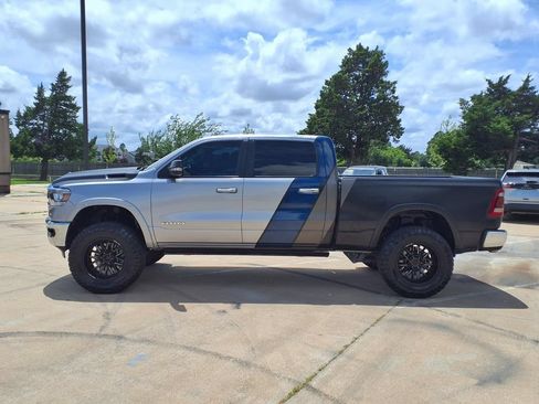 Used 2019 RAM 1500 Laramie AWD/4WD image 2
