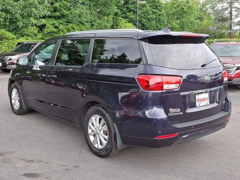 Used 2018 Kia Sedona LX w/ LX Essentials Premium Package FWD image 4