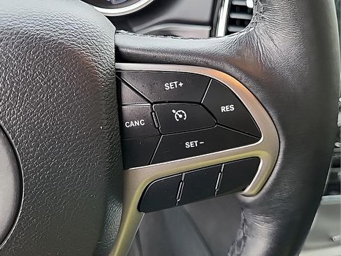 Used 2019 Jeep Grand Cherokee Altitude AWD/4WD image 19